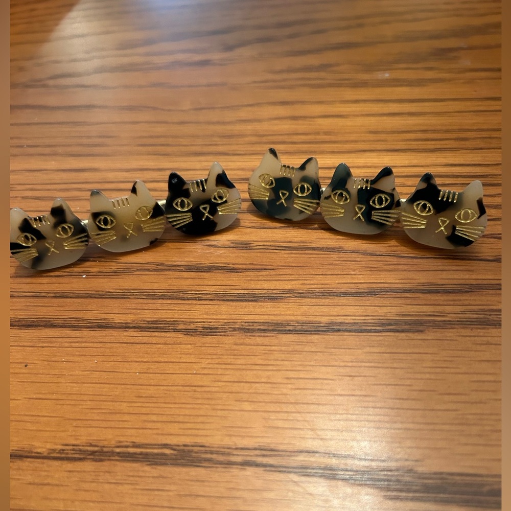 Classy cat barrette clip-ons